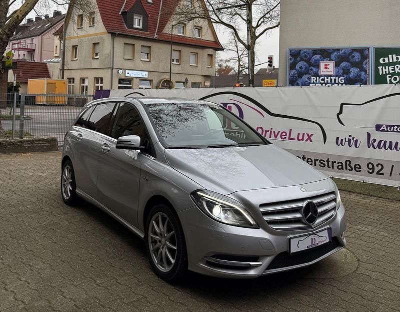 Gebraucht Mercedes B200 136 PS (100 kW) 2012 Silber Van / Kleinbus