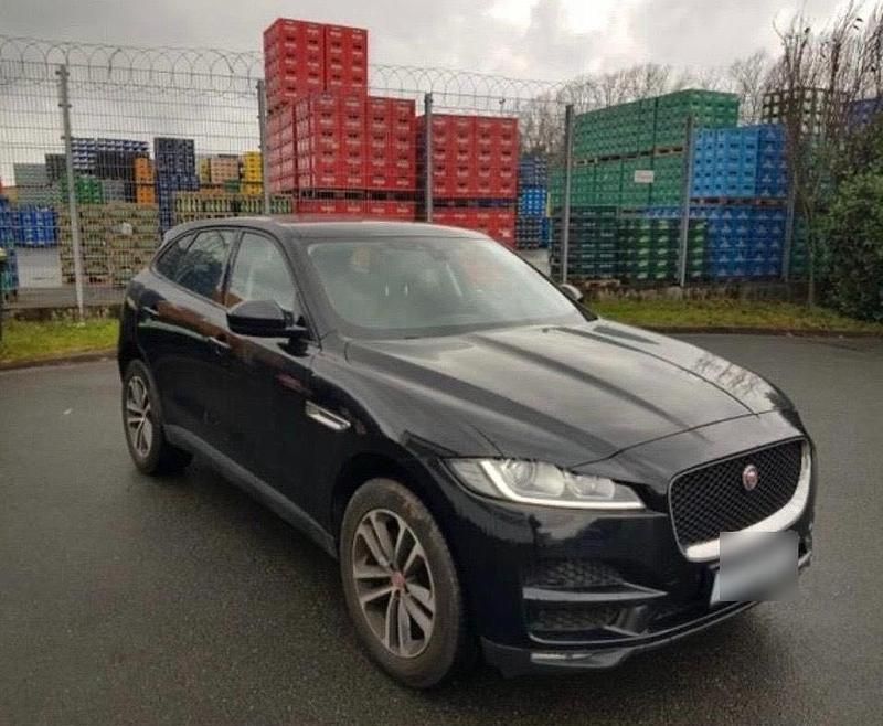 Schwarz Gebraucht 2018 Jaguar F-Pace Pure SUV | 14.500 € (Superpreis) - Bild 1/4