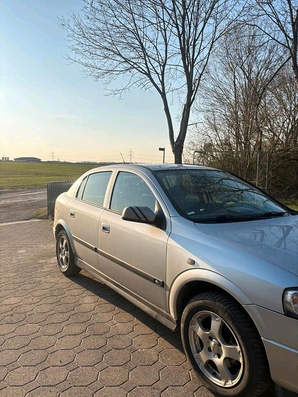 Gebraucht Opel Astra 84 PS (61 kW) 2002 Silber Kleinwagen