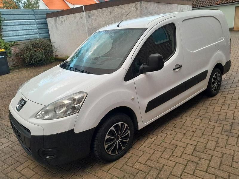 Weiß Gebraucht 2009 Peugeot Partner Tepee Van / Kleinbus | 2.999 € (Guter Preis) - Bild 1/4