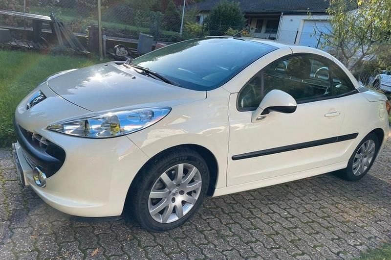 Weiß Gebraucht 2008 Peugeot 207 CC Filou Cabrio | 4.500 € (Etwas zu teuer) - Bild 1/4