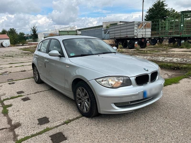 Silber Gebraucht 2010 BMW 116 Kleinwagen | 2.990 € (Superpreis) - Bild 1/4