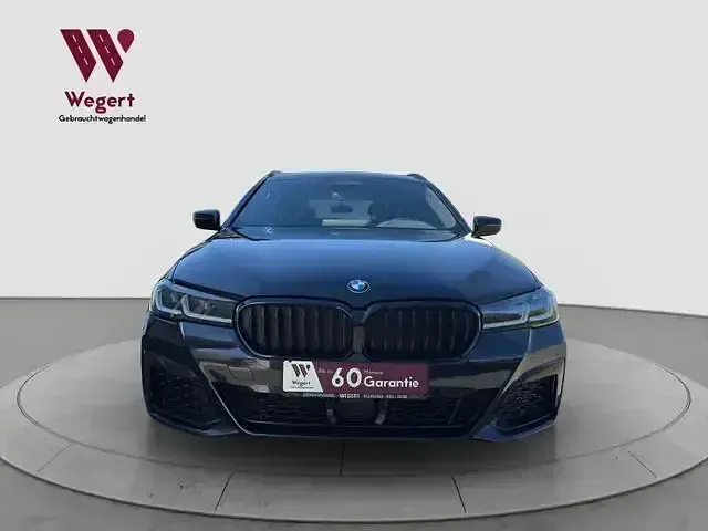 Gebraucht BMW 520 M Sport 190 PS (139 kW) 2023 Schwarz Limousine