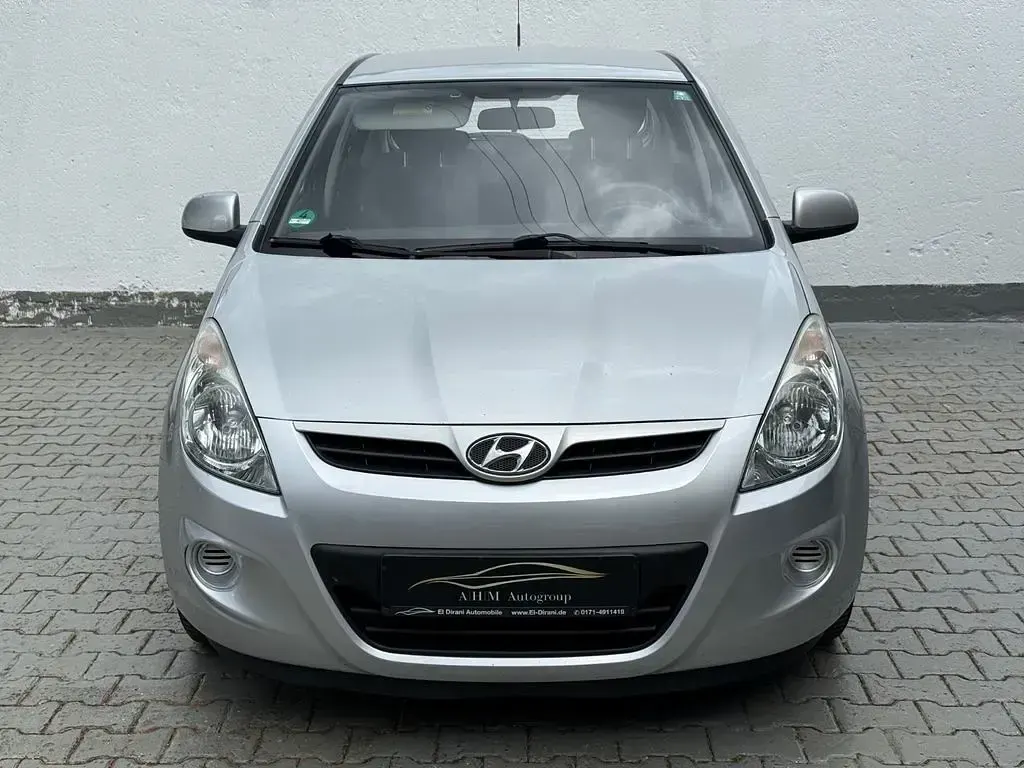 Gebraucht Hyundai i20 Classic 77 PS (56 kW) 2012 Silber Kleinwagen