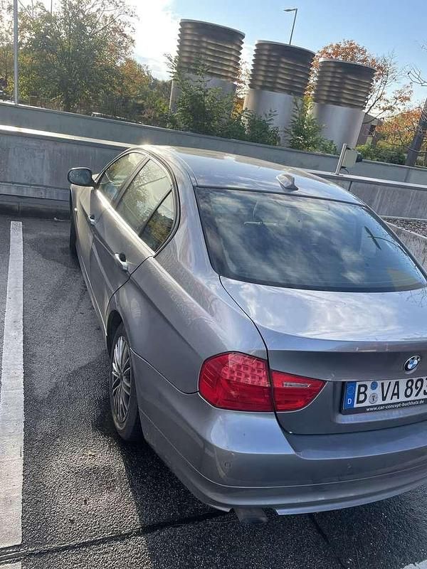 Gebraucht BMW 318 143 PS (105 kW) 2011 Limousine