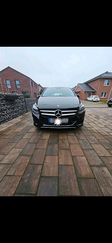 Usado Mercedes B200 136 HP (100 kW) 2017 Preto Monovolume