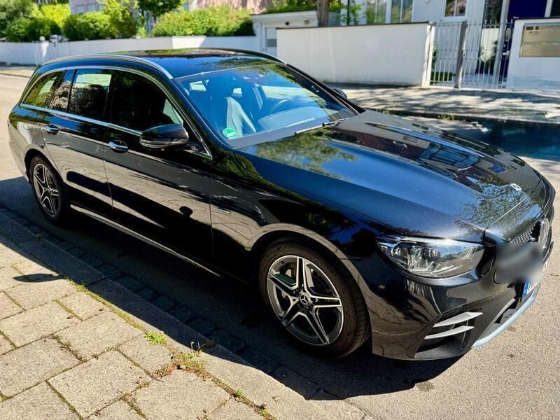 Schwarz Gebraucht 2020 Mercedes E300 AMG line Kombi | 22.400 € (Superpreis) - Bild 1/4