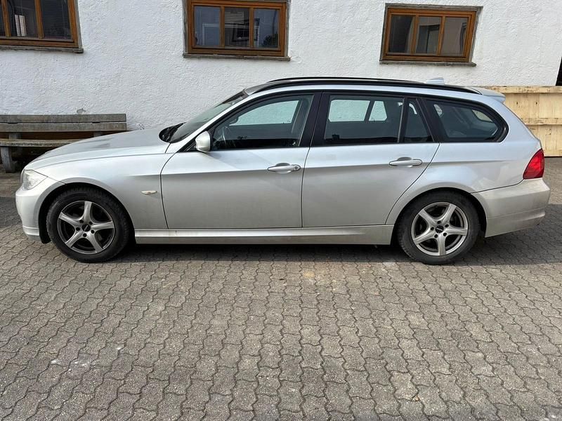 Gebraucht BMW 318 143 PS (105 kW) 2012 Silber Kombi