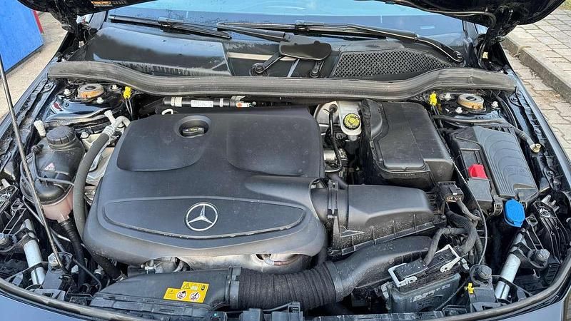 Gebraucht Mercedes CLA180 122 PS (89 kW) 2018 Schwarz Limousine