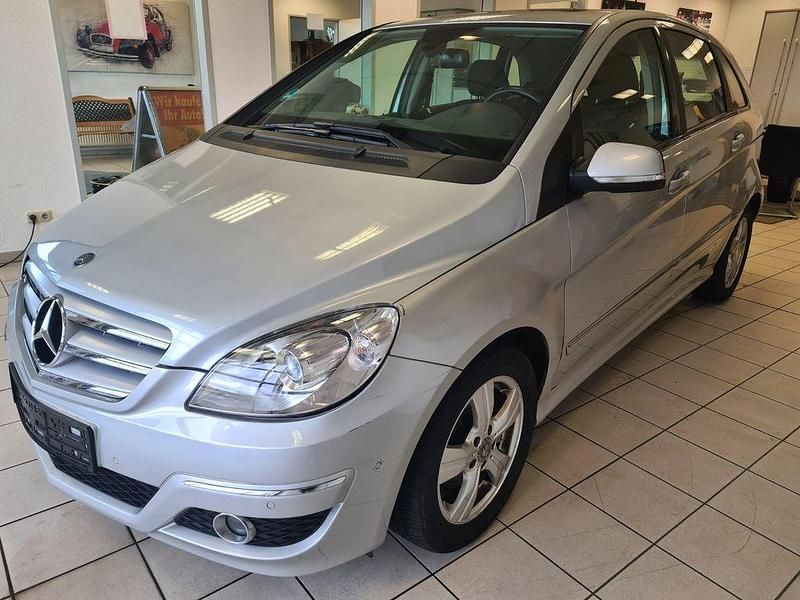 Gebraucht Mercedes B200 140 PS (102 kW) 2009 Silber Van / Kleinbus