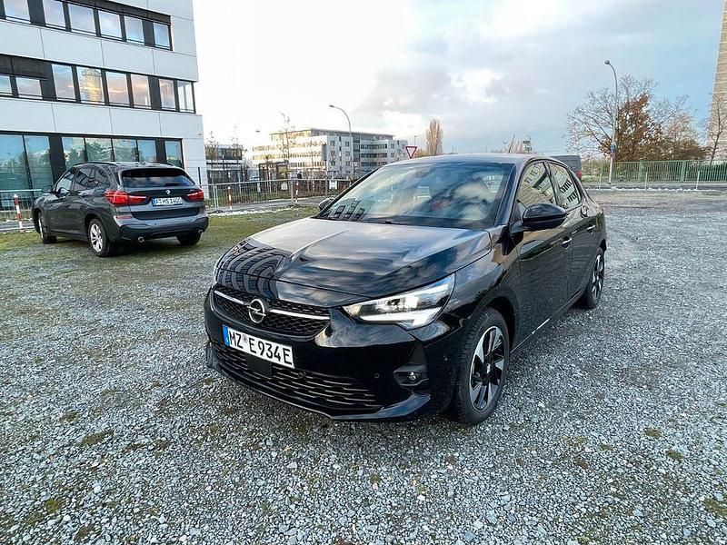 Schwarz Gebraucht 2023 Opel Corsa-e GS Line Kleinwagen | 20.499 € (Teuer) - Bild 1/4