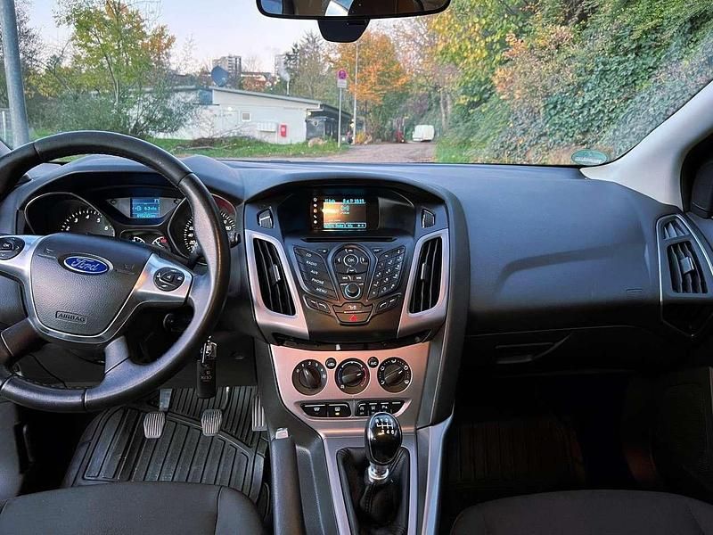 Gebraucht Ford Focus 125 PS (91 kW) 2014 Schwarz Limousine