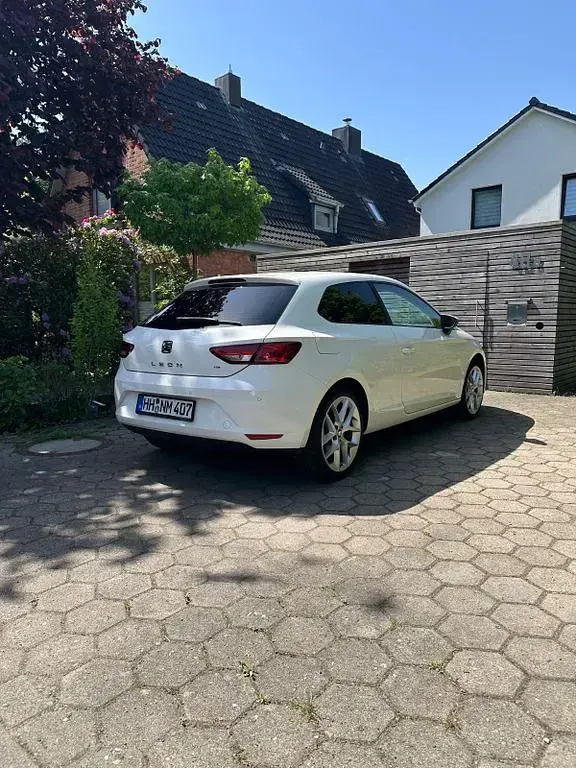 Używany Seat Leon SC Reference 105 KM (77 kW) 2013 Biały Hatchback
