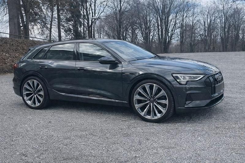 Gebraucht Audi e-tron Advanced 230 kW (313 PS) 2021 Grau SUV