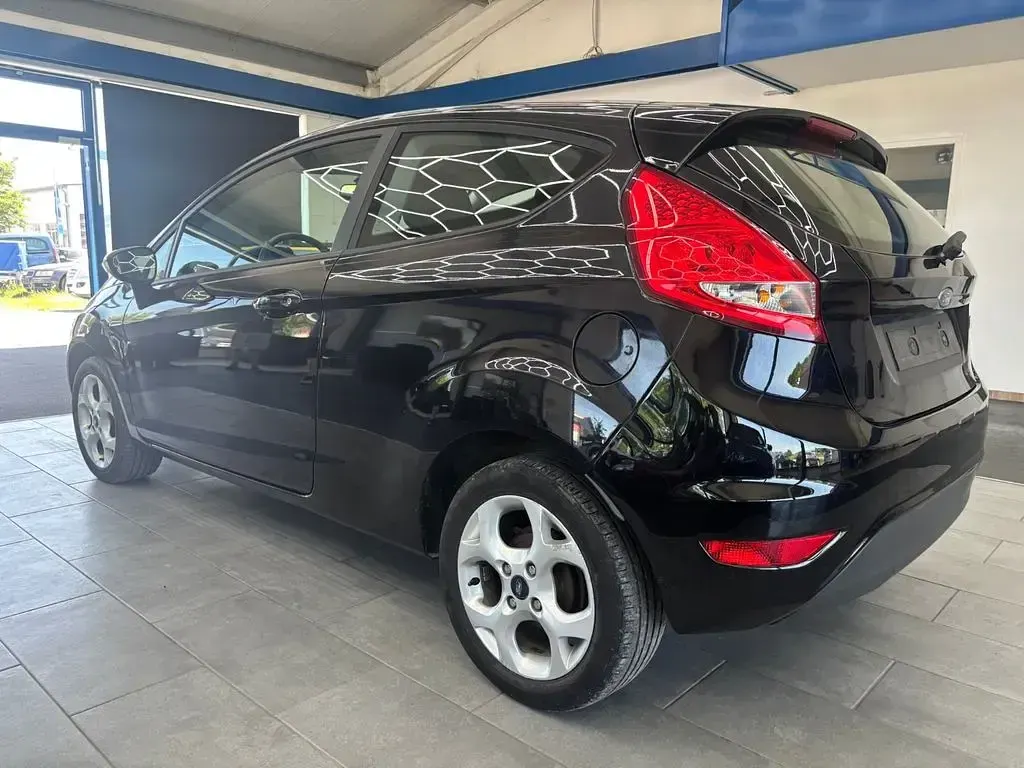 Gebraucht Ford Fiesta Trend 60 PS (44 kW) 2010 Schwarz Kleinwagen