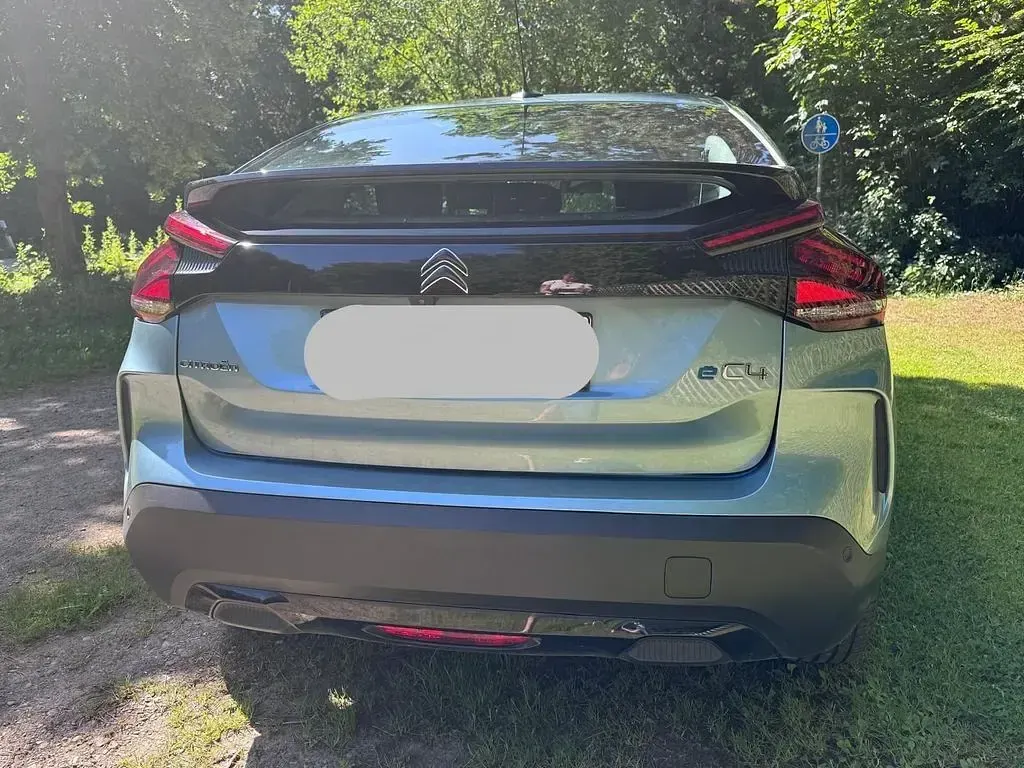 Gebraucht Citroën e-C4 Feel 100 kW (136 PS) 2023 Blau Limousine