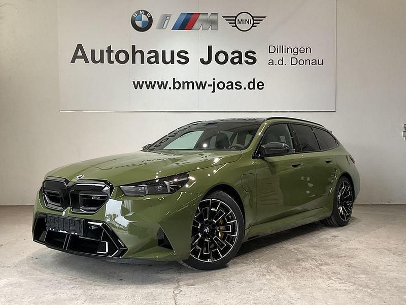 Grün Neu 2025 BMW M5 Sport Line Kombi | 150.900 € (Teuer) - Bild 1/4