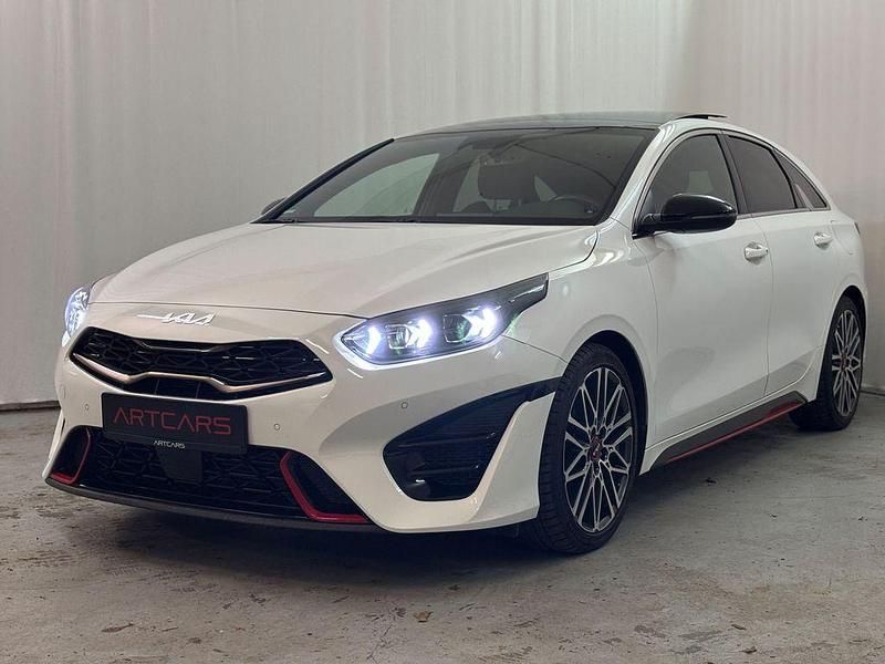 Gebraucht Kia ProCeed GT 204 PS (150 kW) 2024 (hw2) deluxeweiss met. Kombi