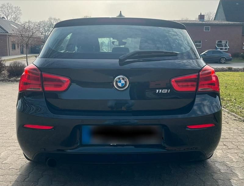 Gebraucht BMW 118 Advantage 136 PS (100 kW) 2017 Schwarz Kleinwagen
