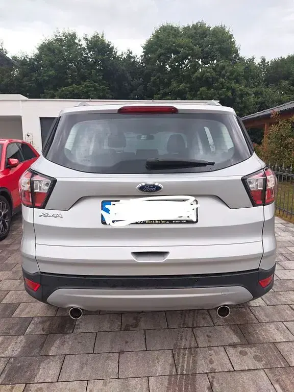 Gebraucht Ford Kuga Trend 150 PS (110 kW) 2017 Silber SUV