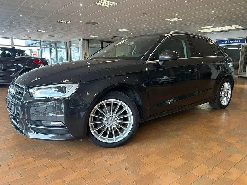 Braun Gebraucht 2016 Audi A3 Sportback Ambition Limousine | 10.490 € (Guter Preis) - Bild 1/4