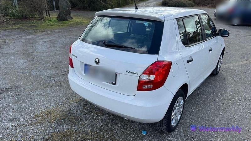 Gebraucht Skoda Fabia Active 60 PS (44 kW) 2014 Weiß Kleinwagen