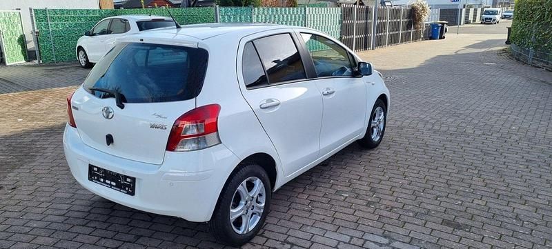 Gebraucht Toyota Yaris Edition 100 PS (73 kW) 2011 Weiß Kleinwagen