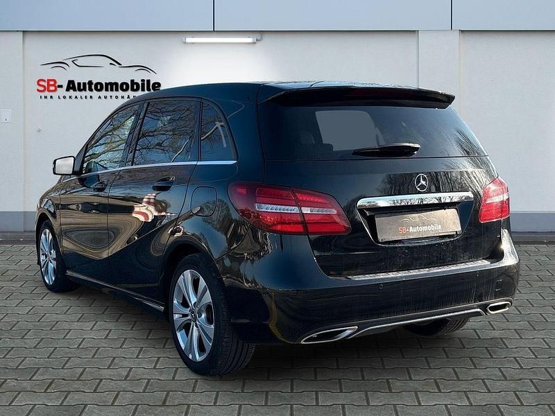 Gebraucht Mercedes B200 156 PS (114 kW) 2018 Kosmosschwarz  metalliclack Van / Kleinbus