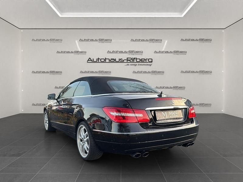 Gebraucht Mercedes E250 Avantgarde 204 PS (150 kW) 2011 Schwarz Cabrio