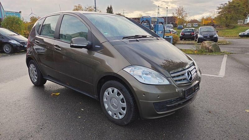 Braun Gebraucht 2010 Mercedes A160 Limousine | 6.390 € (Fairer Preis) - Bild 1/4