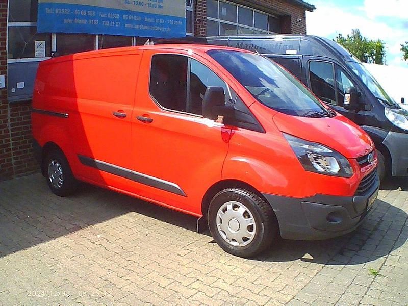 Rot Gebraucht 2016 Ford Transit Custom Limousine | 8.590 € (Guter Preis) - Bild 1/4