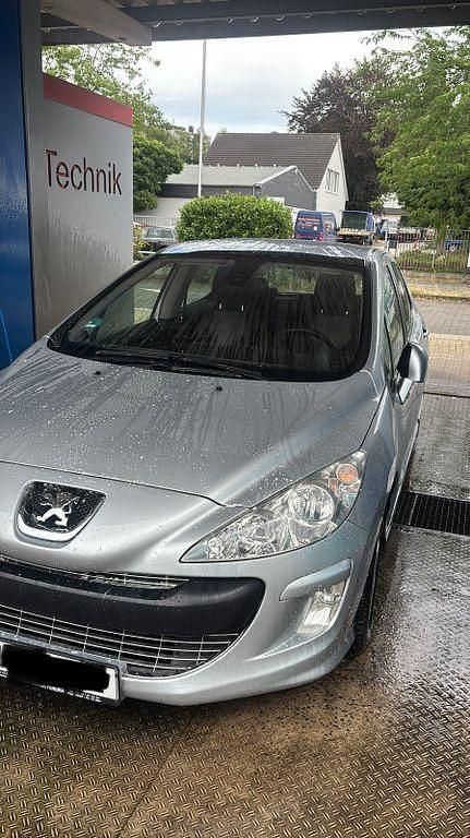 Silber Gebraucht 2010 Peugeot 308 Platinum Limousine | 6.500 € (Etwas zu teuer) - Bild 1/4