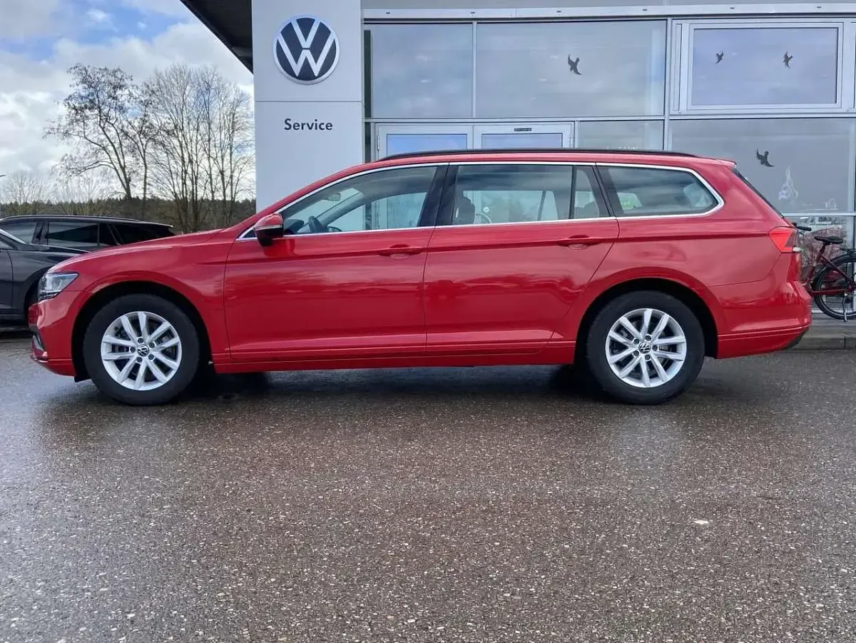 Gebraucht VW Passat Business 122 PS (89 kW) 2023 Rot Kombi