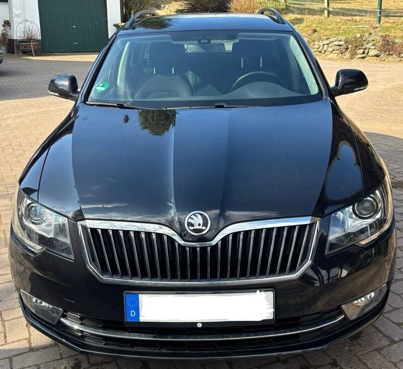 Schwarz Gebraucht 2015 Skoda Superb Exclusive Kombi | 11.000 € (Guter Preis) - Bild 1/4