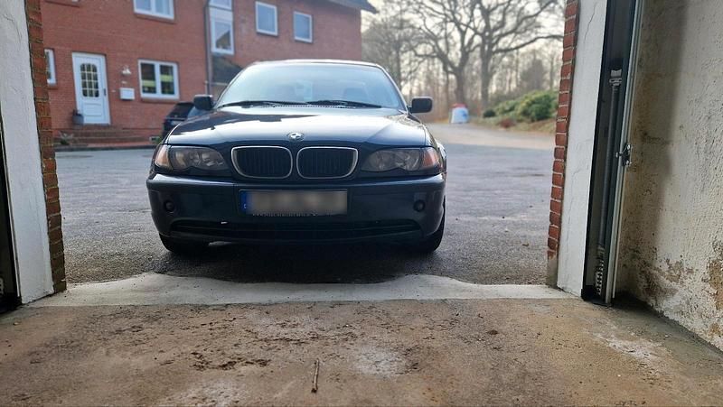Gebraucht BMW 320 150 PS (110 kW) 2003 Blau Limousine