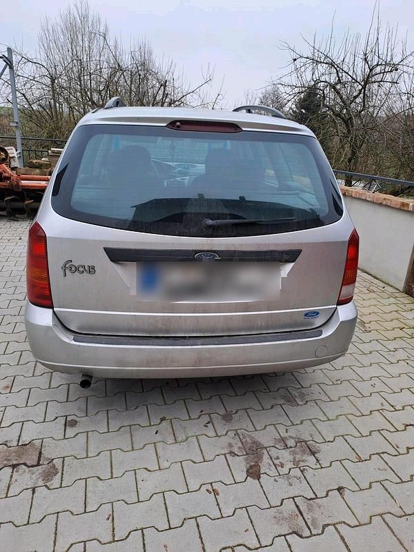 Usata Ford Focus 109 CV (80 kW) 2000 Argento Berlina