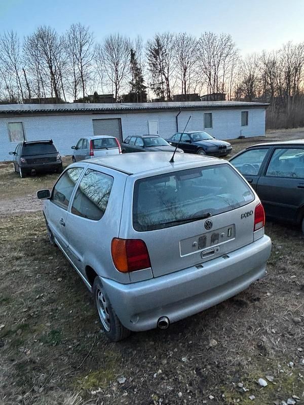 Gebraucht VW Polo 50 PS (36 kW) 1999 Silber Kleinwagen