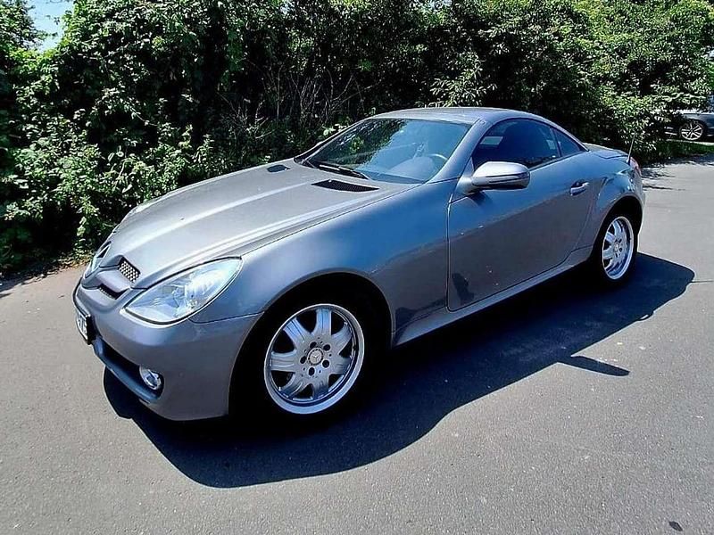 Grau Gebraucht 2010 Mercedes SLK200 Cabrio | 13.900 € (Etwas zu teuer) - Bild 1/4