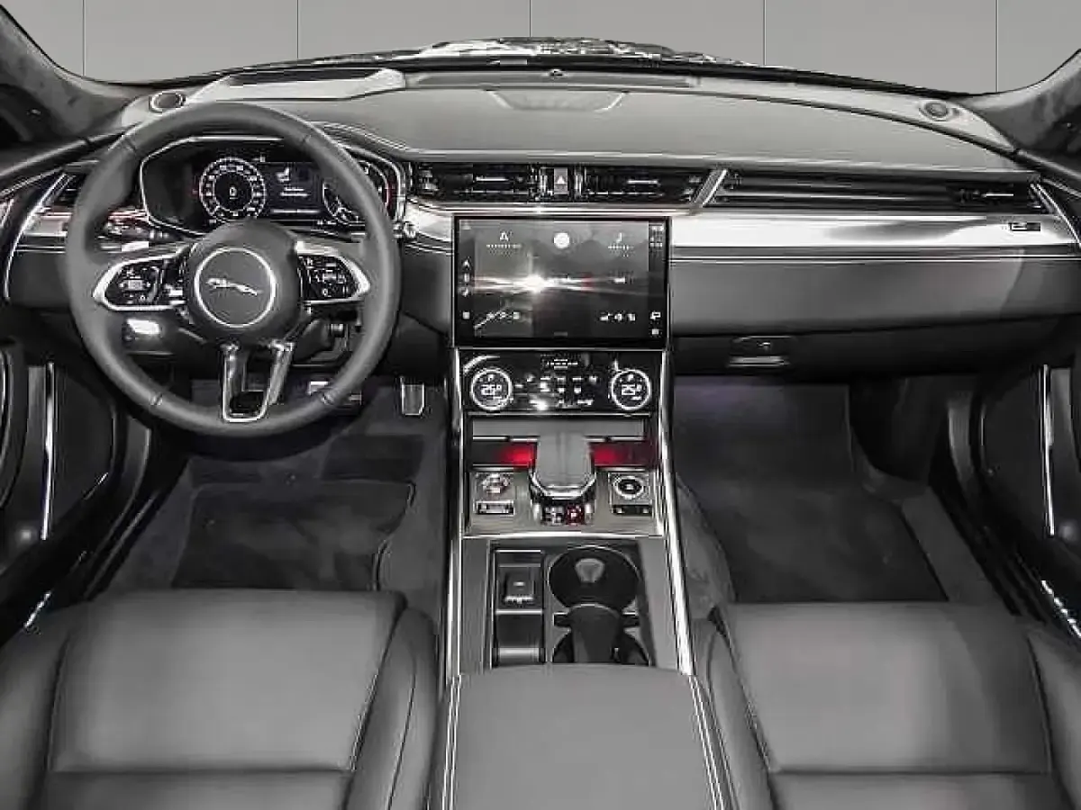 Gebraucht Jaguar XF R-Dynamic 206 PS (151 kW) 2024 Santorini black