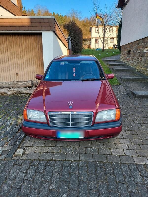 Rot Gebraucht 1994 Mercedes C180 Limousine | 2.999 € - Bild 1/4