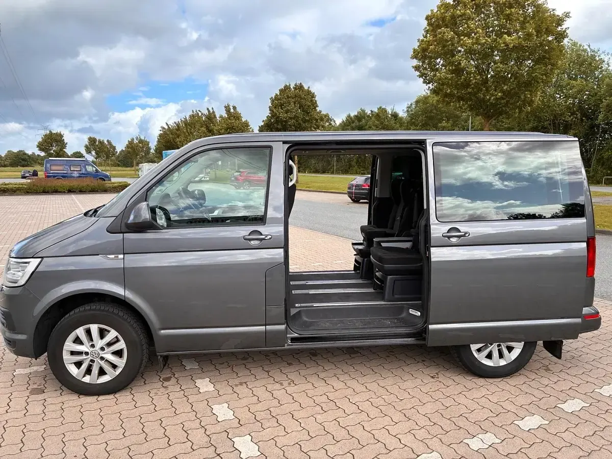 Gebraucht VW Multivan Comfortline 150 PS (110 kW) 2017 Grau Van / Kleinbus