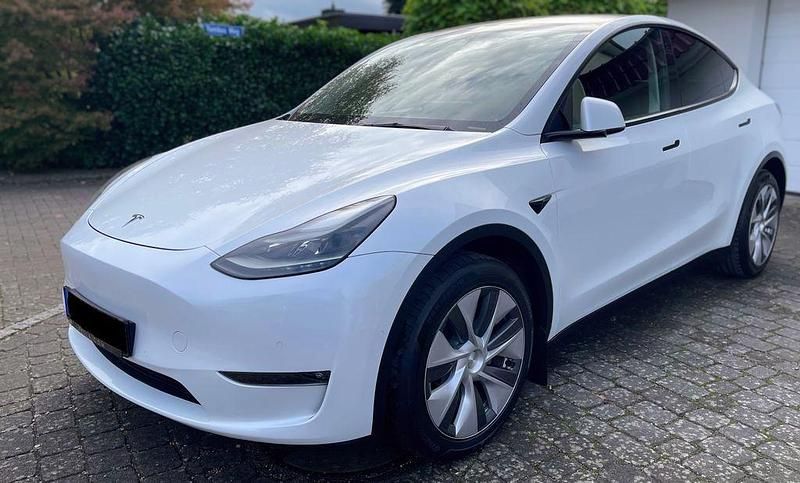 Weiß Gebraucht 2022 Tesla Model Y Long Range AWD SUV | 34.800 € (Fairer Preis) - Bild 1/4