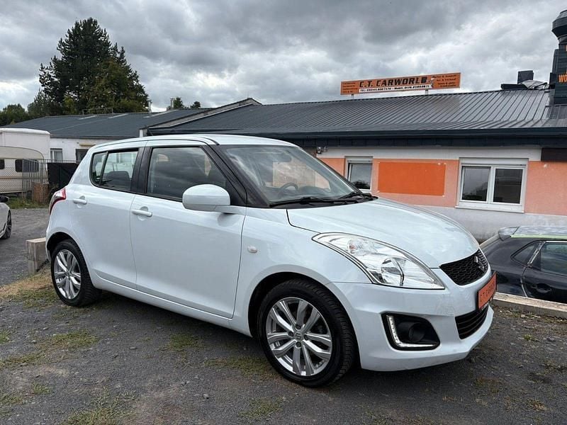 Weiß Gebraucht 2017 Suzuki Swift Club Kleinwagen | 9.990 € (Fairer Preis) - Bild 1/4