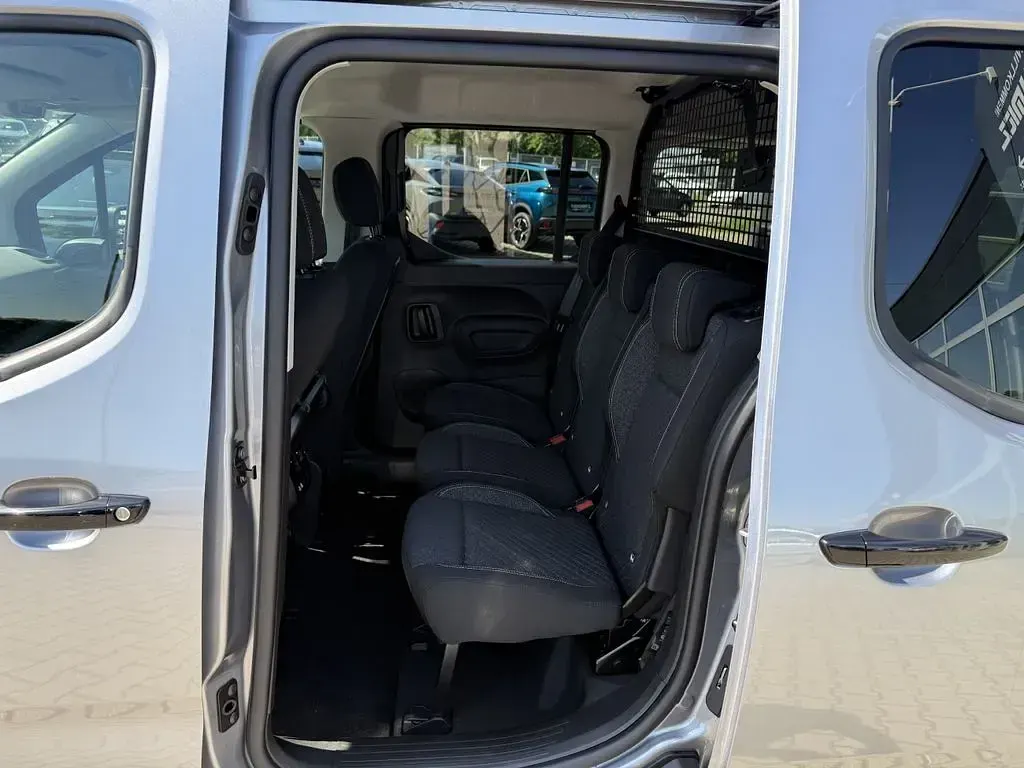 Gebraucht Peugeot Rifter Allure 131 PS (96 kW) 2026 Silber Van / Kleinbus