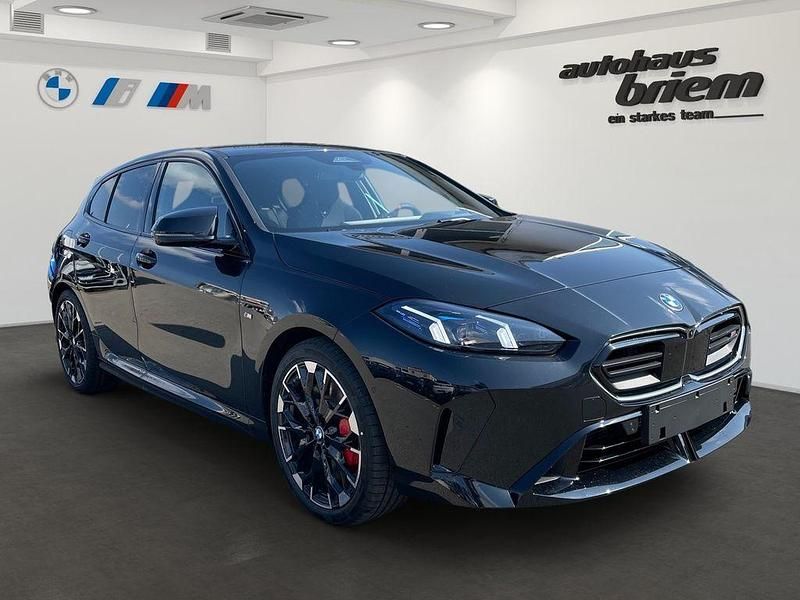 Neu BMW M135 Performance 300 PS (220 kW) 2026 Schwarz Kleinwagen