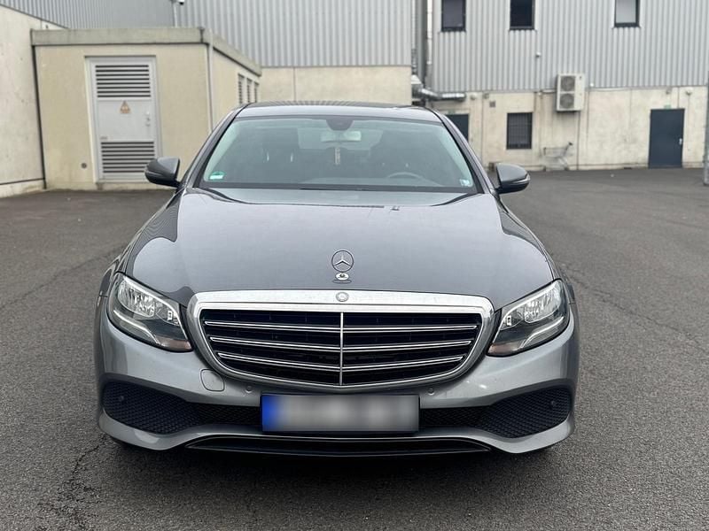 Gebraucht Mercedes E220 194 PS (142 kW) 2016 Grau Limousine