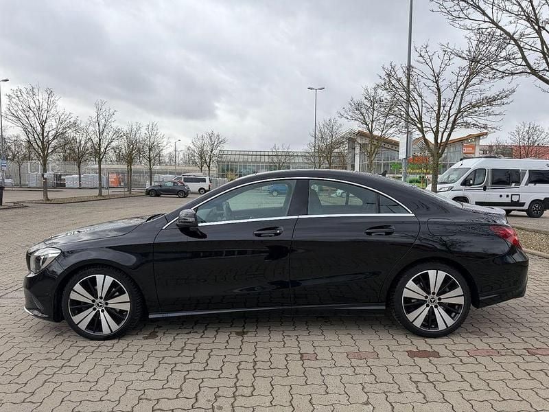 Gebraucht Mercedes CLA180 Urban 122 PS (89 kW) 2017 Schwarz Limousine