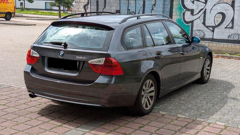 Gebraucht BMW 320 170 PS (125 kW) 2008 Grau Kombi