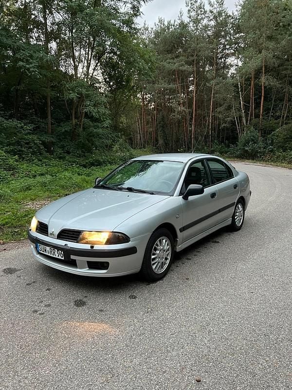 Silber Gebraucht 2003 Mitsubishi Carisma Limousine | 2.200 € (Fairer Preis) - Bild 1/4