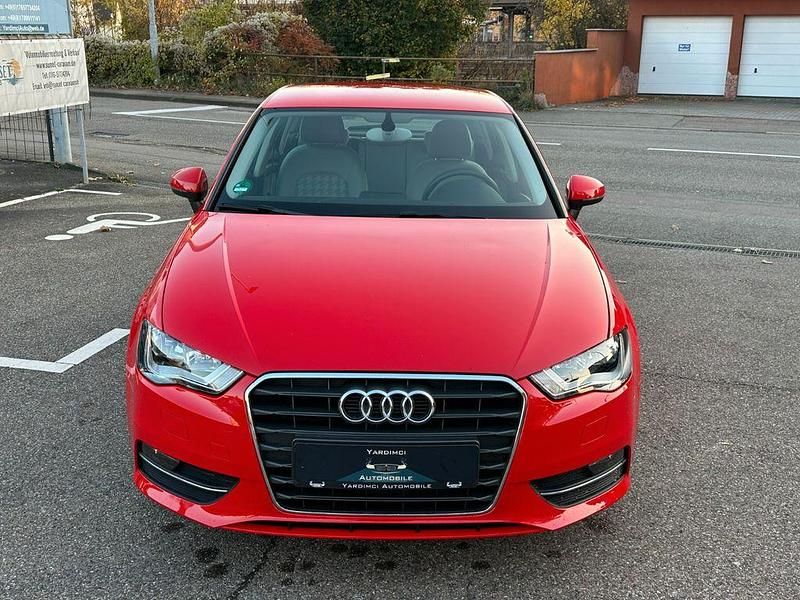 Gebraucht Audi A3 Attraction 140 PS (102 kW) 2013 Rot Limousine